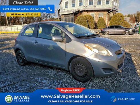 Used 2010 Toyota Yaris 2-Door Hatchback image 5