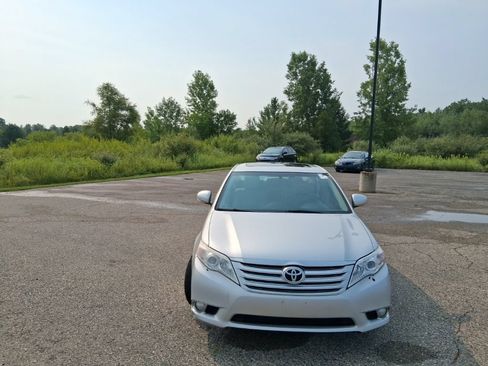 Used 2012 Toyota Avalon FWD image 10