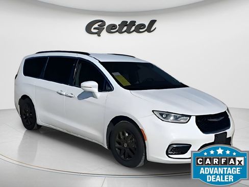 Used 2022 Chrysler Pacifica Touring-L image 2