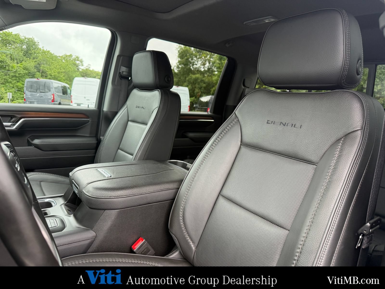 Used 2024 GMC Sierra 2500 Denali w/ Denali Reserve Package AWD/4WD image 17