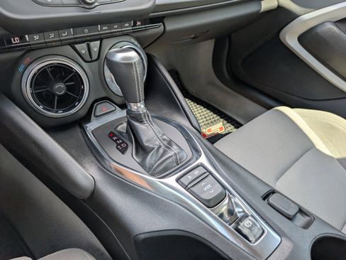 Used 2021 Chevrolet Camaro LT image 22