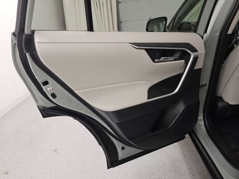 Used 2019 Toyota RAV4 XLE Premium w/ Cold Weather Package AWD/4WD image 29