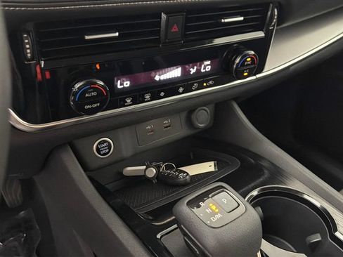 Used 2021 Nissan Rogue SV FWD image 22