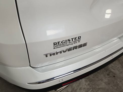 Used 2021 Chevrolet Traverse Premier FWD image 13