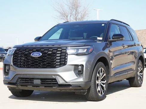 Used 2025 Ford Explorer ST-Line image 3