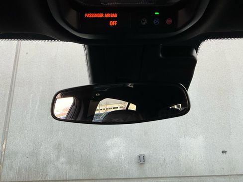 Used 2025 Buick Envista Preferred image 17