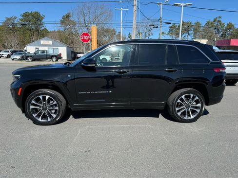 Used 2023 Jeep Grand Cherokee Overland w/ Advanced Protech Group III AWD/4WD image 5