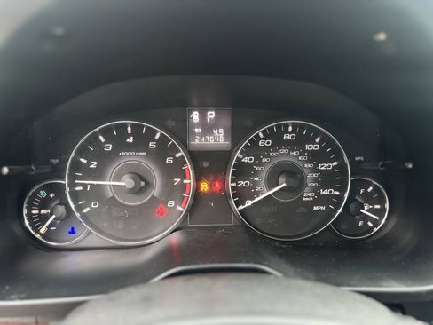 Used 2011 Subaru Legacy 2.5i Limited AWD/4WD image 8