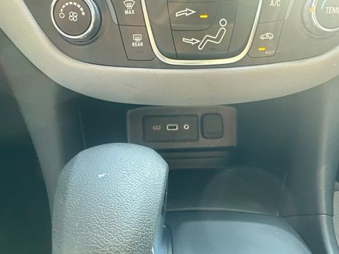 Used 2024 Chevrolet Equinox LS w/ LS Convenience Package FWD image 19