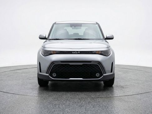 Used 2025 Kia Soul LX w/ LX Technology Package FWD image 2