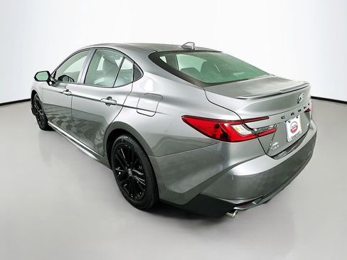 Used 2025 Toyota Camry SE image 7