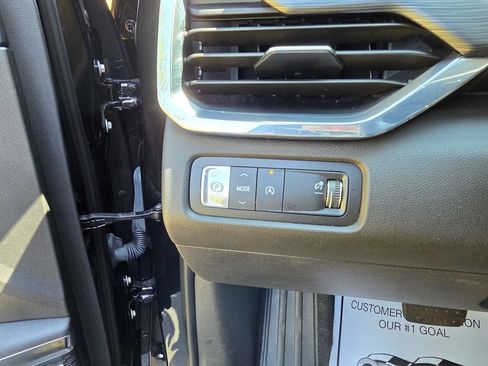 Used 2026 GMC Acadia Elevation w/ Elevation Premium Package FWD image 31