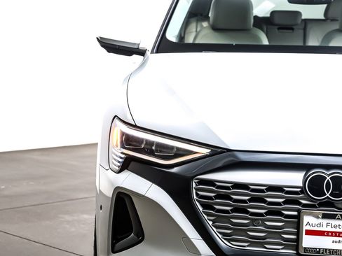 Used 2024 Audi Q8 e-tron Premium Plus w/ Premium Plus Package image 15