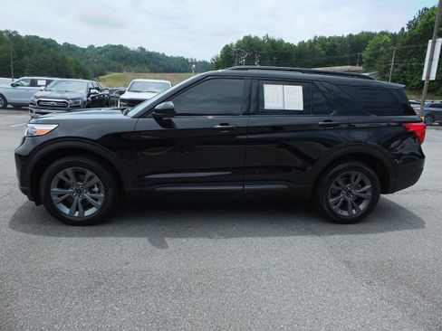 Used 2022 Ford Explorer XLT w/ Equipment Group 202A AWD/4WD image 6
