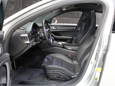 Used 2022 Porsche Panamera GTS AWD/4WD image 40