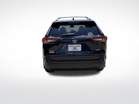 Used 2019 Toyota RAV4 XLE Premium FWD image 4