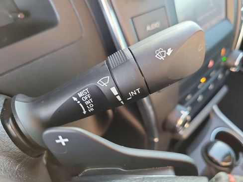 Used 2017 Toyota Camry SE image 28