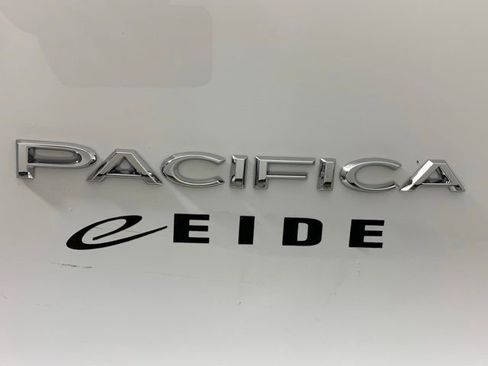 New 2026 Chrysler Pacifica Select image 9