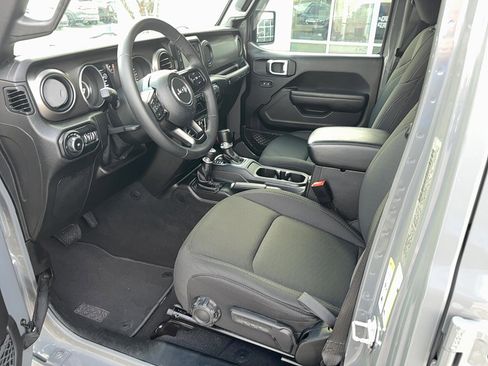 Used 2018 Jeep Wrangler Unlimited Sport S image 11