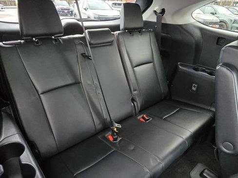 Used 2023 Toyota Highlander XLE FWD image 13