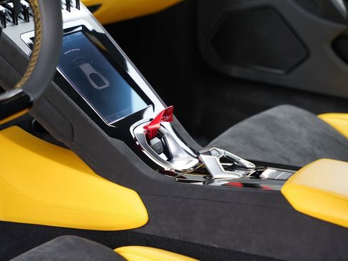 Used 2023 Lamborghini Huracan Tecnica RWD image 12