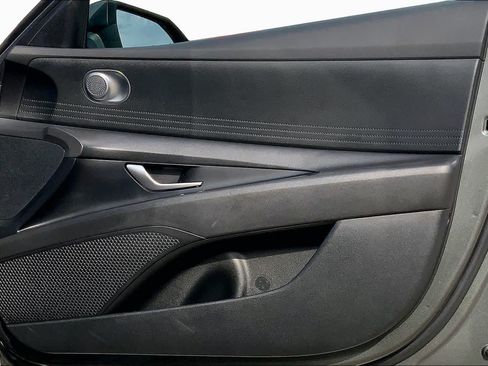 Used 2024 Hyundai Elantra SEL FWD image 21