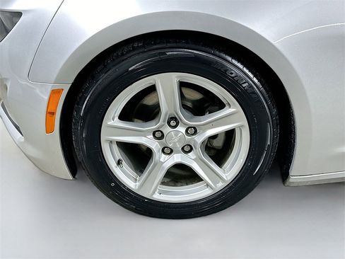 Used 2019 Chevrolet Camaro LT image 8