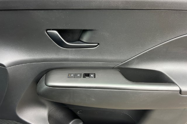Used 2025 Hyundai Kona SEL FWD image 22