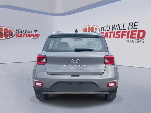 Used 2022 Hyundai Venue SEL FWD image 6