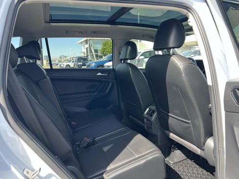 Used 2018 Volkswagen Tiguan SE w/ Panoramic Sunroof Package image 33