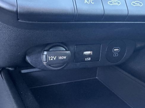 Used 2025 Hyundai Elantra SE image 31