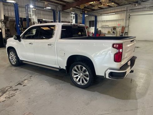 Used 2021 Chevrolet Silverado 1500 High Country w/ Technology Package AWD/4WD image 4