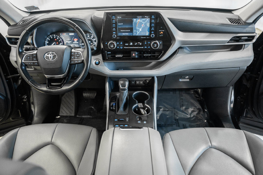 Used 2020 Toyota Highlander XLE AWD/4WD image 12