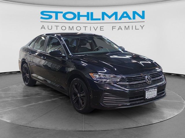 Used 2023 Volkswagen Jetta SE FWD image 3