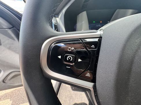 Used 2025 Volvo XC60 B5 Plus AWD/4WD image 19