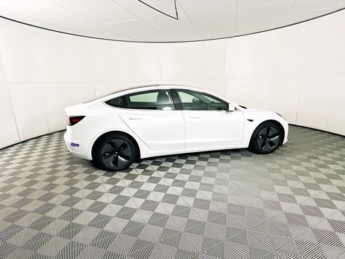 Used 2018 Tesla Model 3 Mid Range RWD image 10