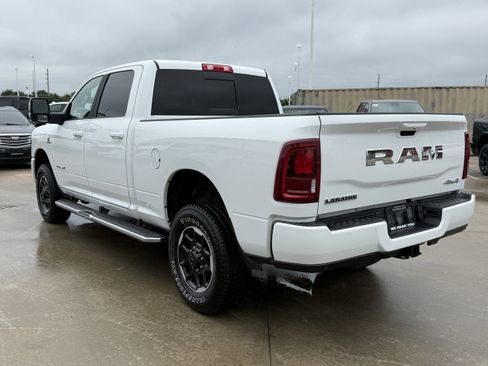 Used 2025 RAM 2500 Laramie AWD/4WD image 12