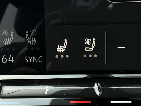 Used 2025 Volkswagen Atlas Cross Sport SE image 31