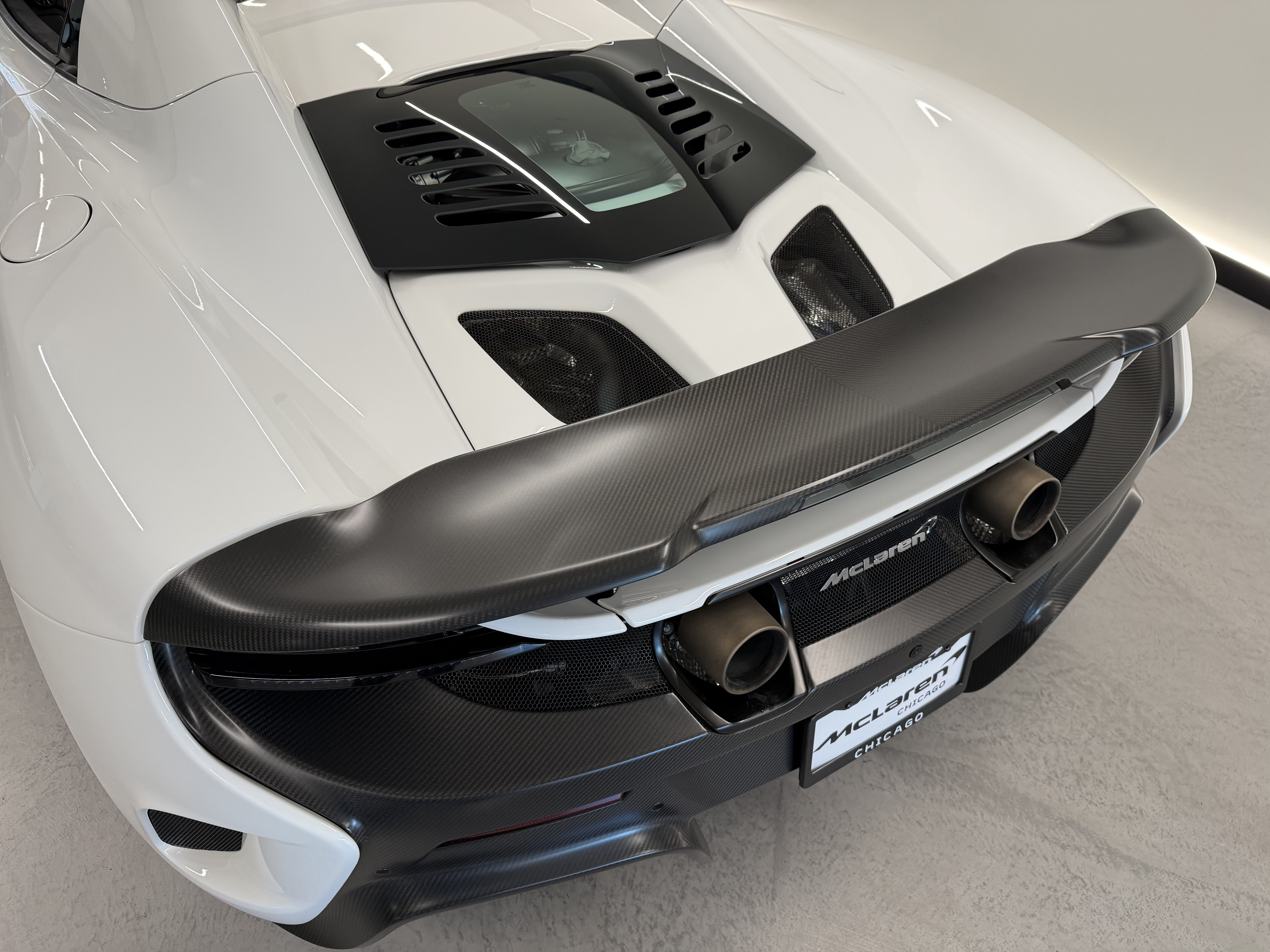 Used 2016 McLaren 675LT Spider RWD image 4