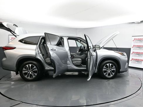 Used 2022 Toyota Highlander XLE image 35