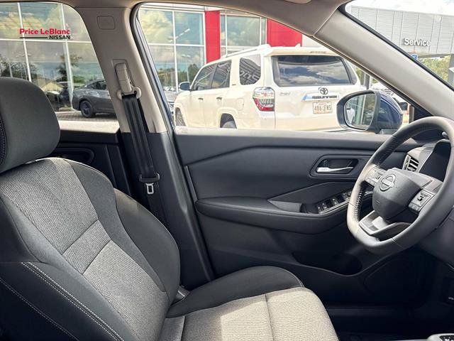 Certified 2026 Nissan Rogue SV FWD image 9