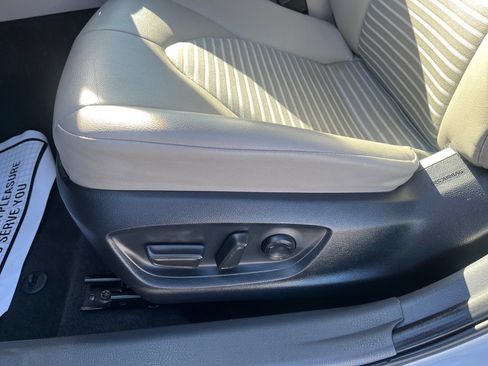 Used 2024 Toyota Camry SE image 18