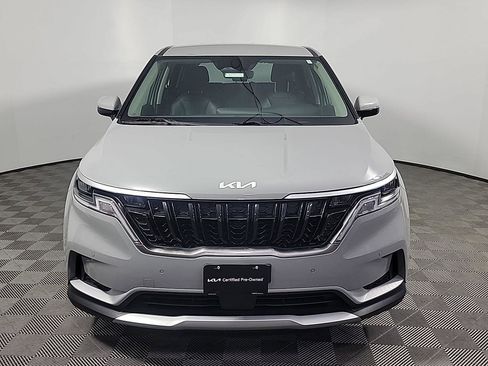 Used 2024 Kia Carnival EX image 13