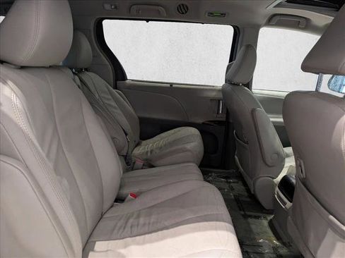 Used 2012 Toyota Sienna XLE image 20