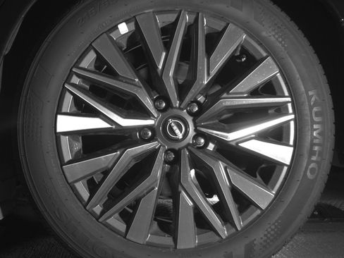 Used 2025 Nissan Altima 2.5 SV FWD image 14