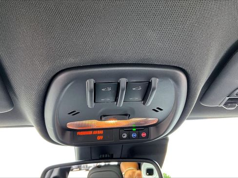 Used 2025 Buick Envista Avenir FWD image 36