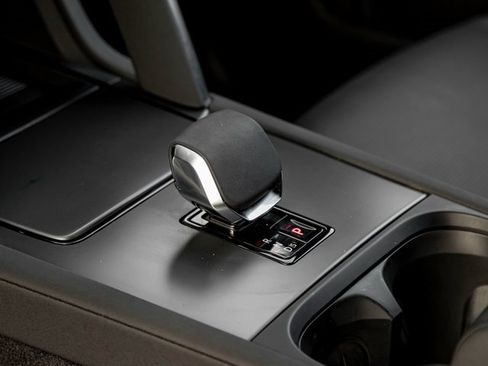 Used 2024 Land Rover Discovery Sport Dynamic SE image 19