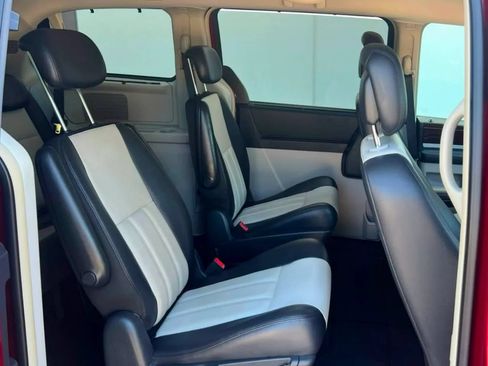 Used 2010 Chrysler Town & Country Touring Plus w/ Safetytec Group FWD image 42