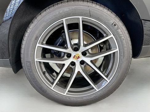 Certified 2026 Porsche Macan AWD/4WD image 32