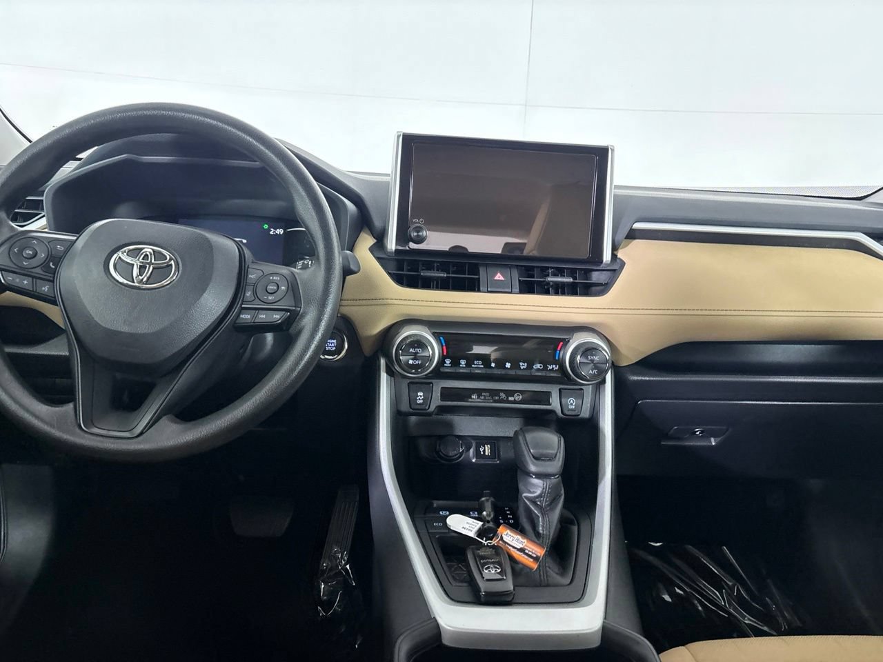 Used 2025 Toyota RAV4 XLE w/ Convenience Package FWD image 25
